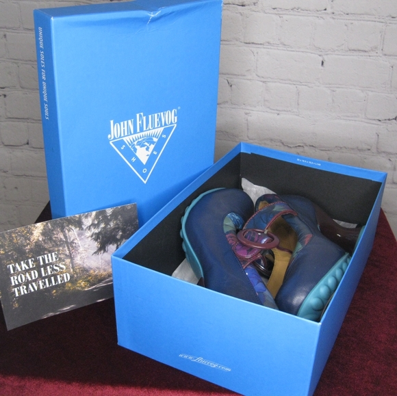 SOLD* Discontinued John Fluevog Blue Floral Ceres Heels, 7.5 with original box - Picture 3 of 16